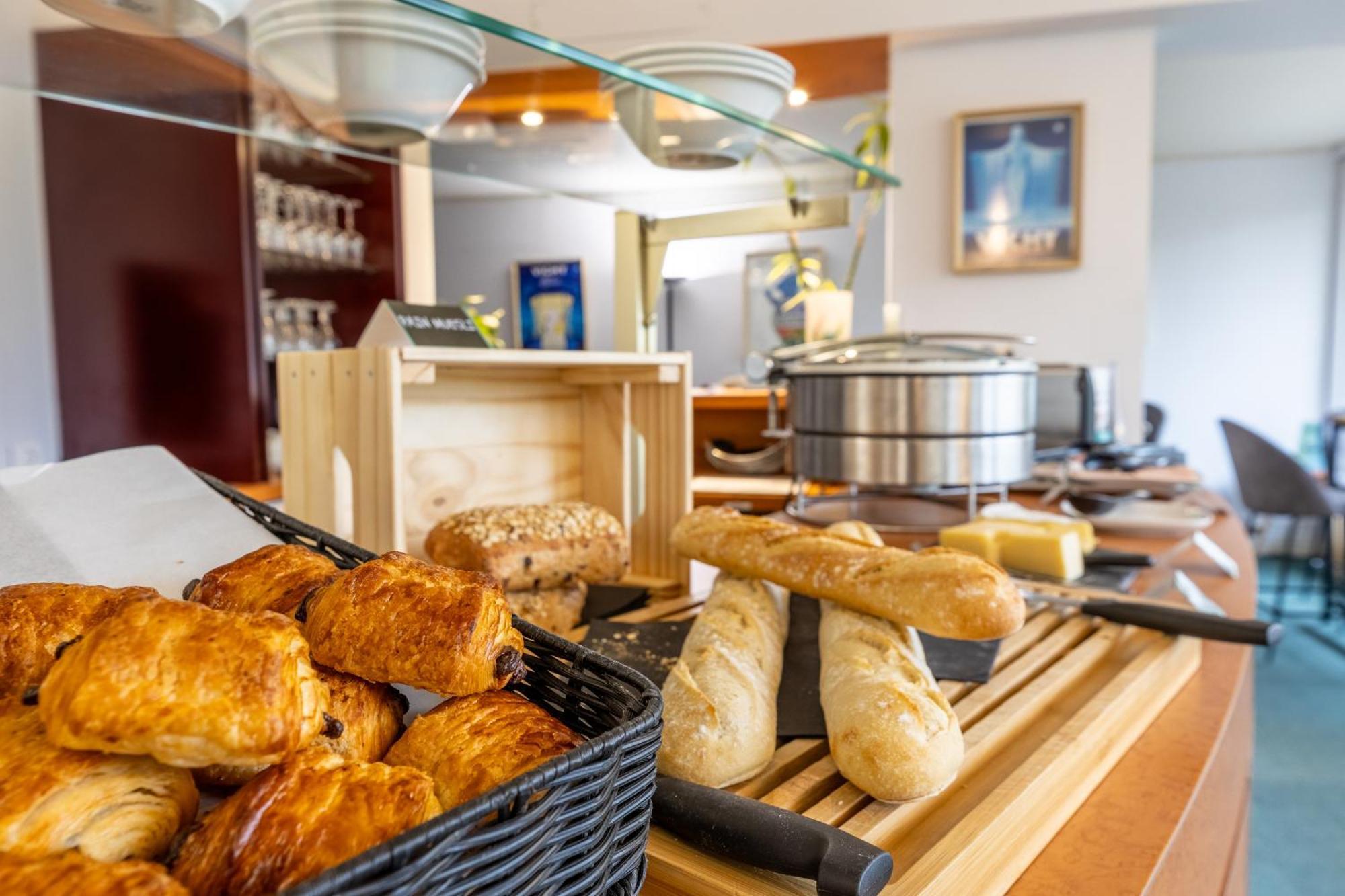 Brit Hotel Le Parc Vichy Bellerive-sur-Allier Buitenkant foto