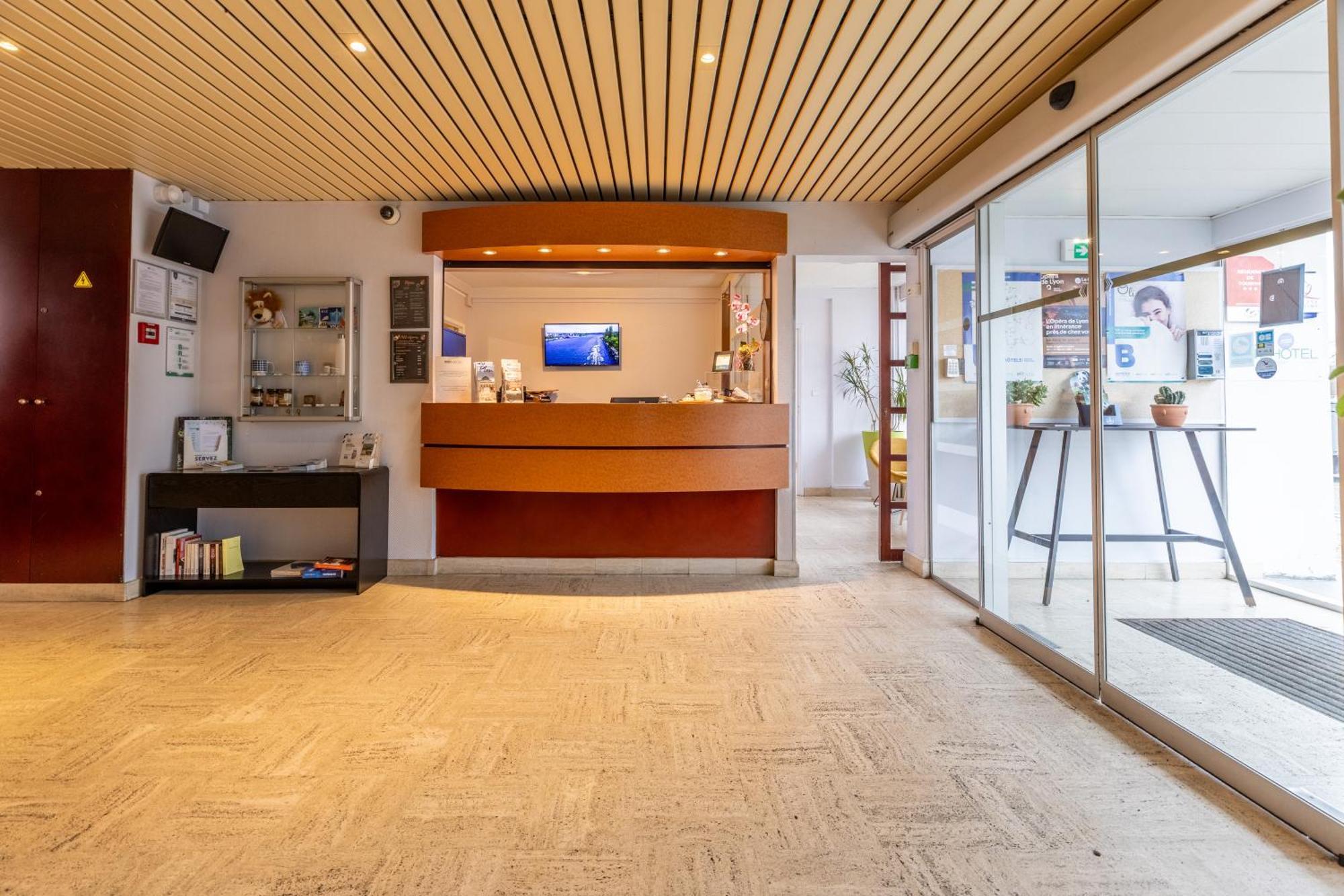 Brit Hotel Le Parc Vichy Bellerive-sur-Allier Buitenkant foto